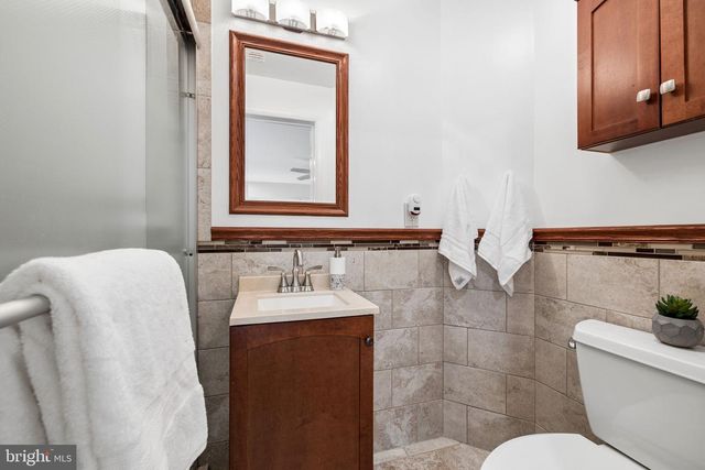 11172 FOREST EDGE DR, Reston, VA 20190