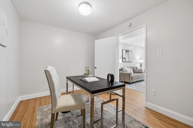 11172 FOREST EDGE DR, Reston, VA 20190