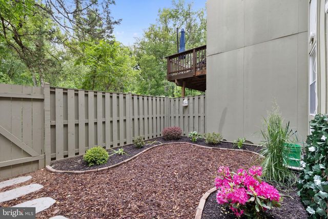 11172 FOREST EDGE DR, Reston, VA 20190