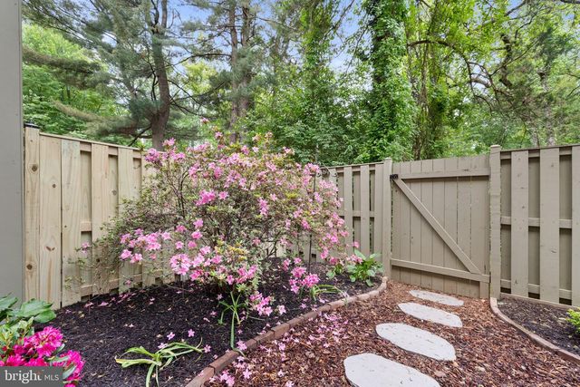11172 FOREST EDGE DR, Reston, VA 20190