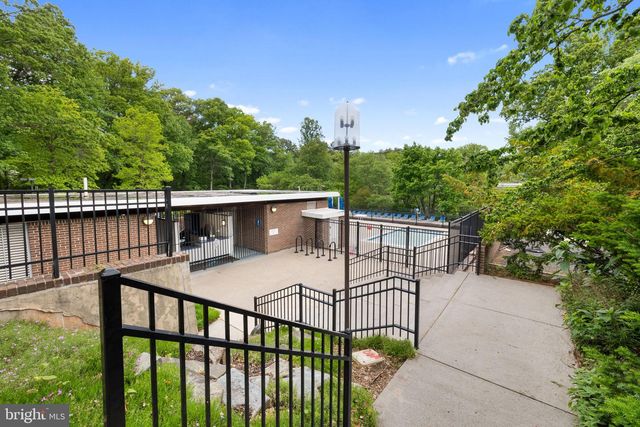11172 FOREST EDGE DR, Reston, VA 20190