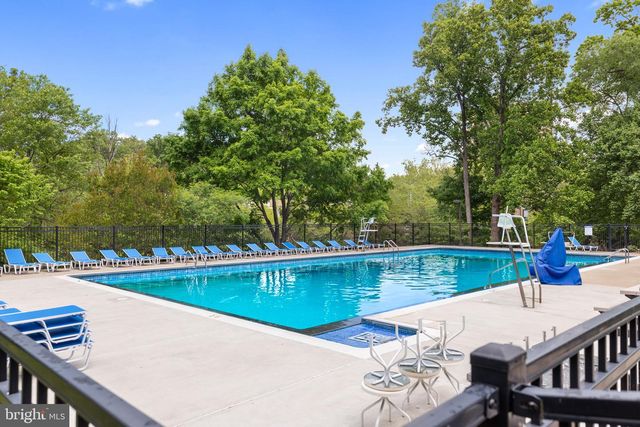 11172 FOREST EDGE DR, Reston, VA 20190