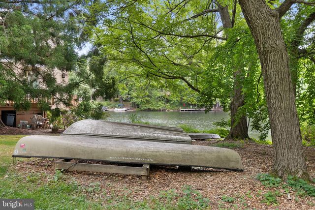 11172 FOREST EDGE DR, Reston, VA 20190
