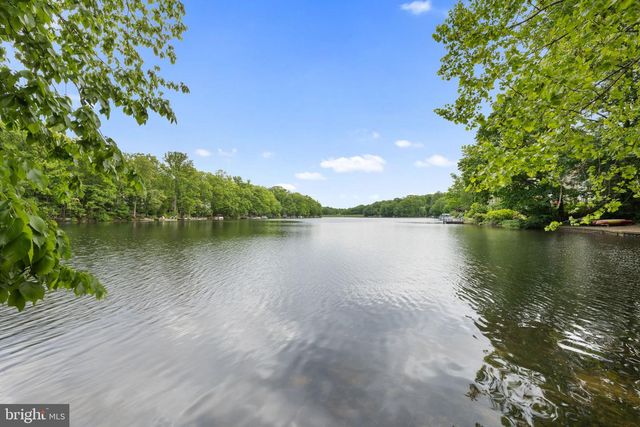 11172 FOREST EDGE DR, Reston, VA 20190