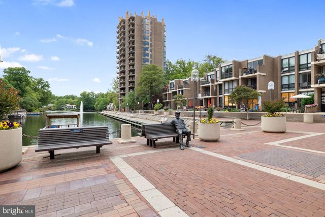 11172 FOREST EDGE DR, Reston, VA 20190