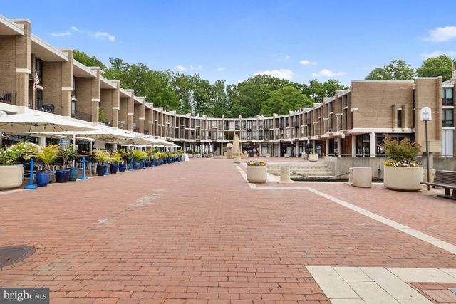 11172 FOREST EDGE DR, Reston, VA 20190