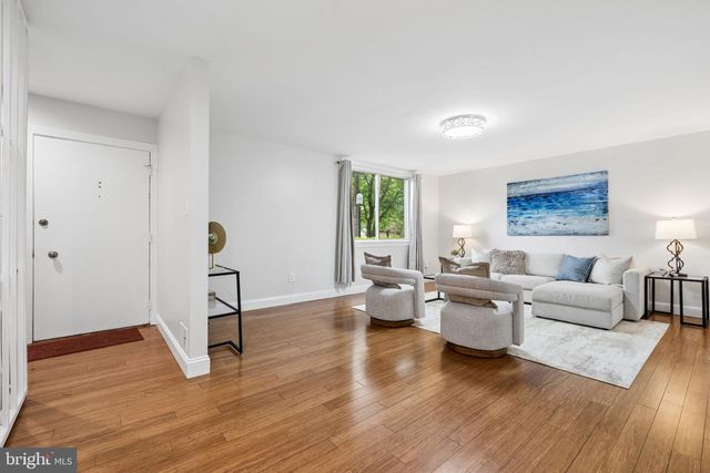 11172 FOREST EDGE DR, Reston, VA 20190