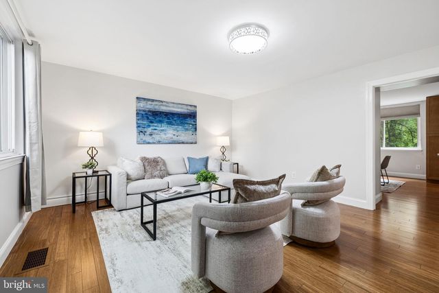 11172 FOREST EDGE DR, Reston, VA 20190