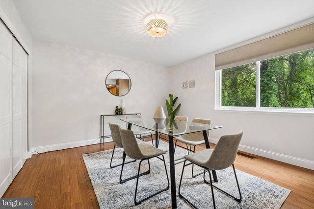 11172 FOREST EDGE DR, Reston, VA 20190