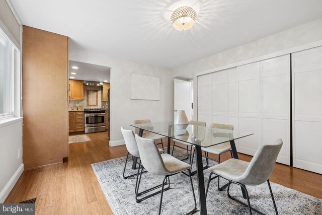 11172 FOREST EDGE DR, Reston, VA 20190