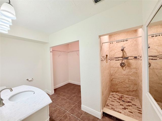 1827 OKLAHOMA AVENUE NE, St Petersburg, FL 33703