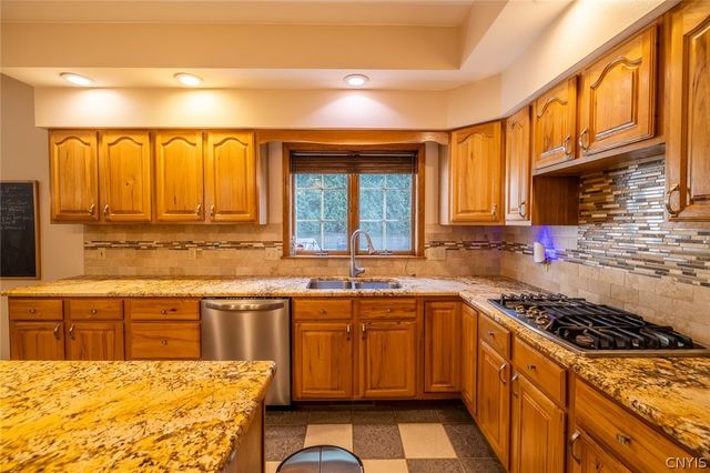 7322 Dartmoor Crossing, Manlius, NY 13066