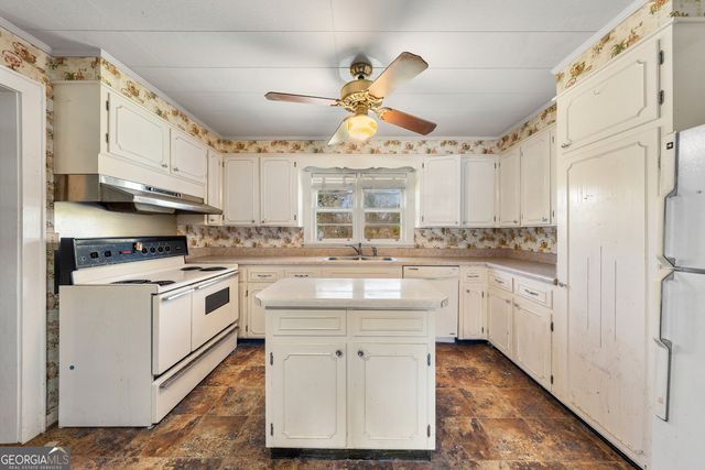 868 Fairview Avenue, Hartwell, GA 30643