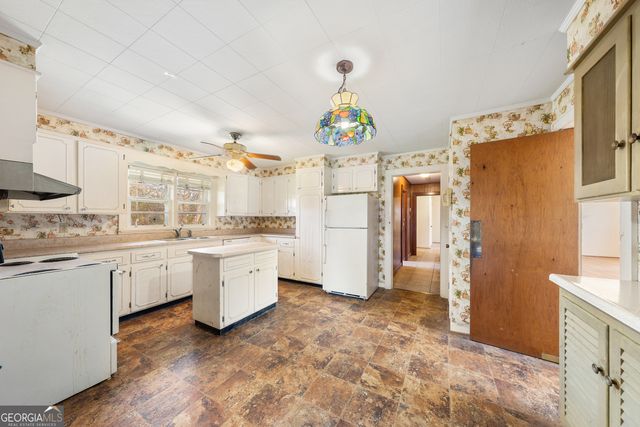 868 Fairview Avenue, Hartwell, GA 30643