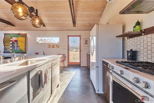 52733 Oak Drive, Pioneertown, CA 92268