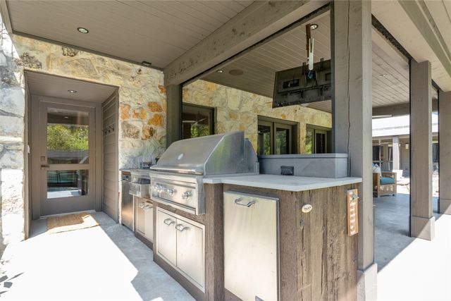 11438 E Ricks Circle, Dallas, TX 75230