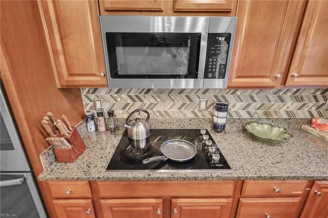 589 Leonard LN, Newport News, VA 23601