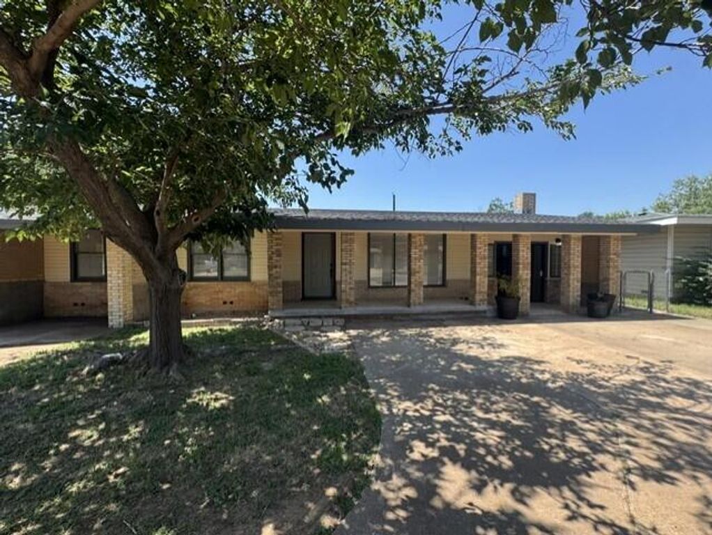 Image 2 of property listing at 2493 Culver Avenue, San Angelo, TX 76904