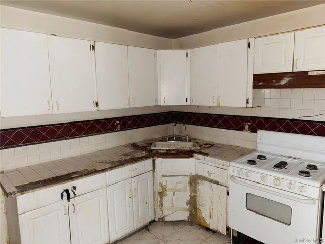 157-15 110th Avenue, Jamaica, NY 11433