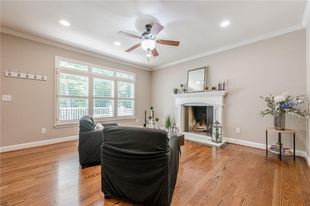 Image 4 of property listing at 3440 Canyon Oak Way, Cumming, GA 30041
