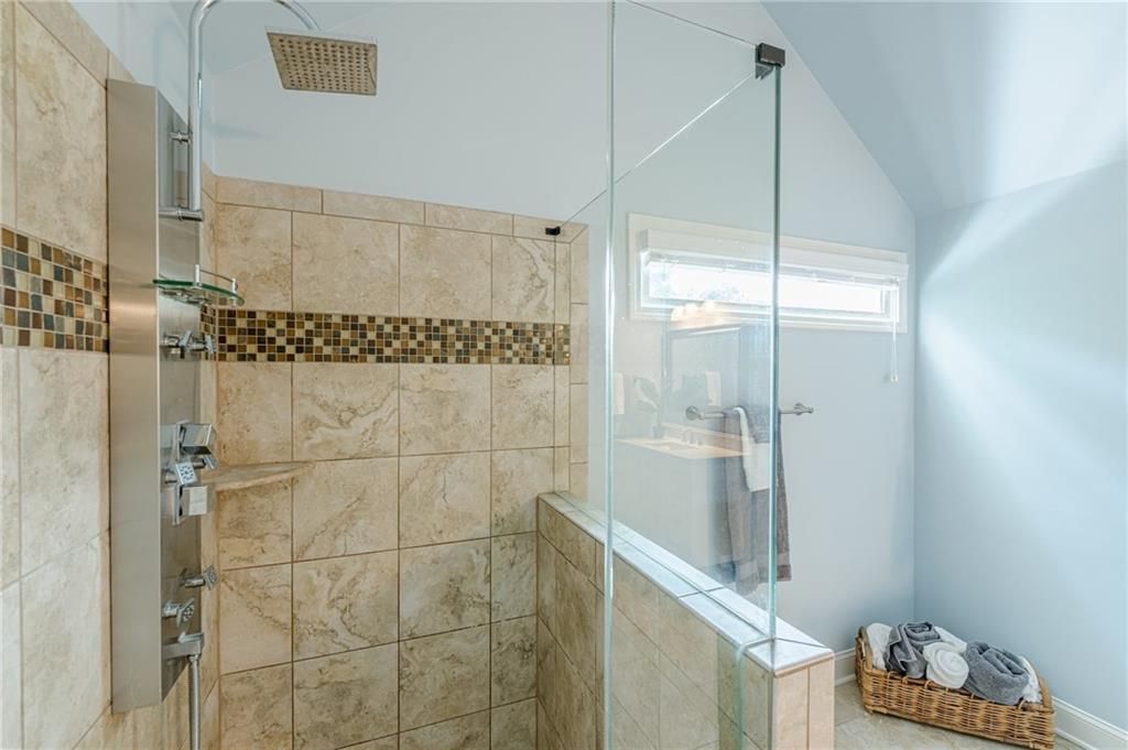 Image 9 of property listing at 3440 Canyon Oak Way, Cumming, GA 30041