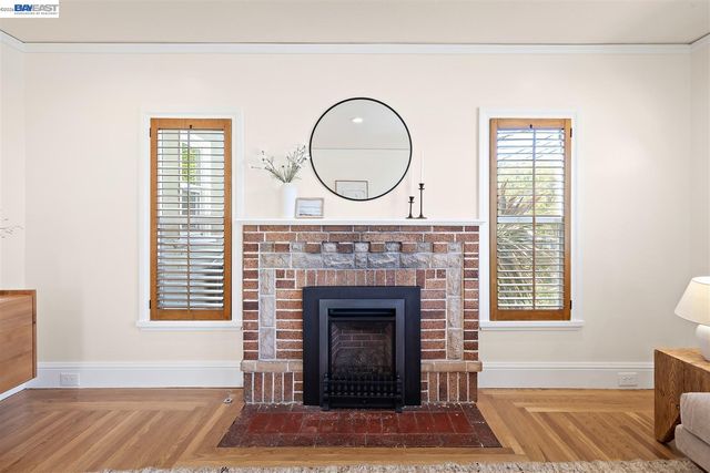 2906 Washington St, Alameda, CA 94501