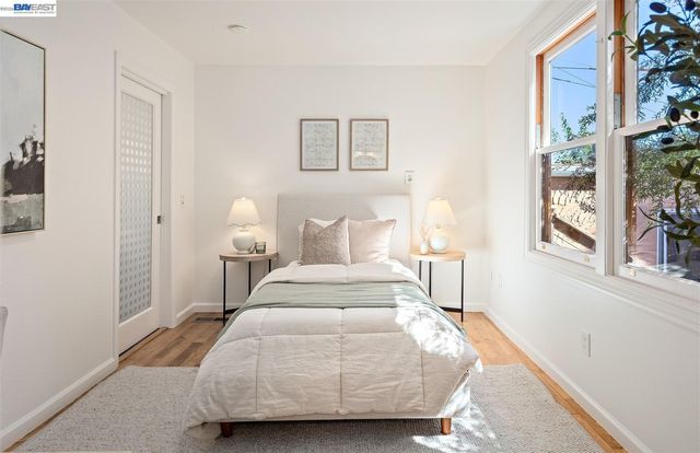 2906 Washington St, Alameda, CA 94501