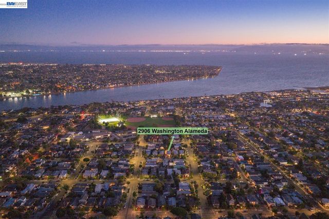 2906 Washington St, Alameda, CA 94501