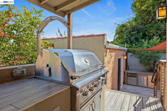 2906 Washington St, Alameda, CA 94501