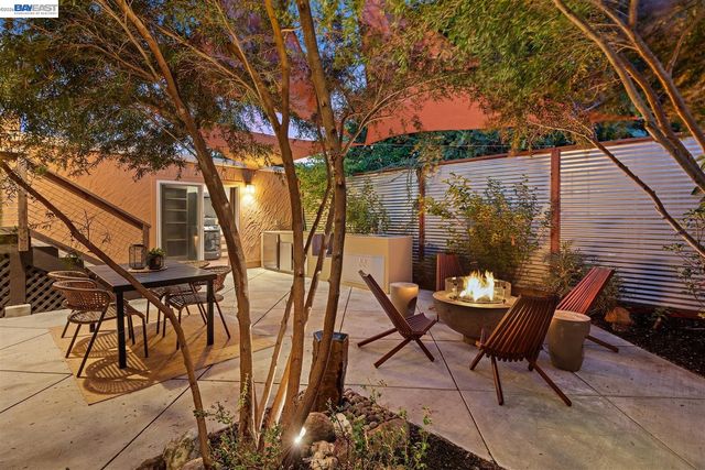 2906 Washington St, Alameda, CA 94501
