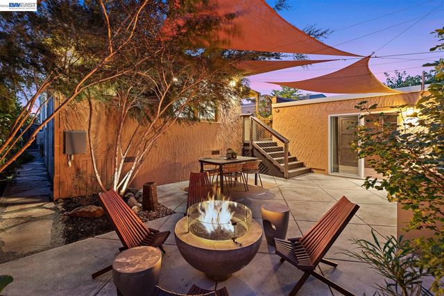 2906 Washington St, Alameda, CA 94501