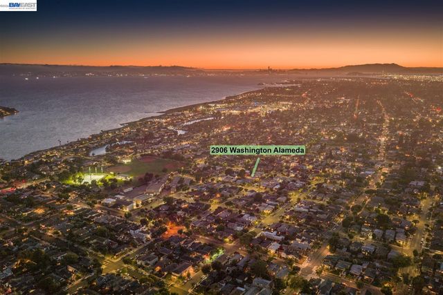 2906 Washington St, Alameda, CA 94501