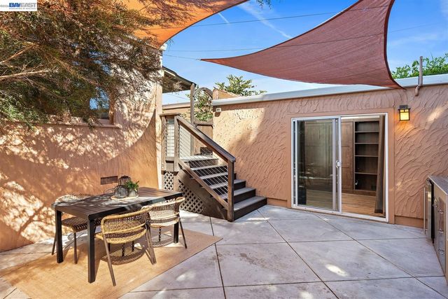 2906 Washington St, Alameda, CA 94501