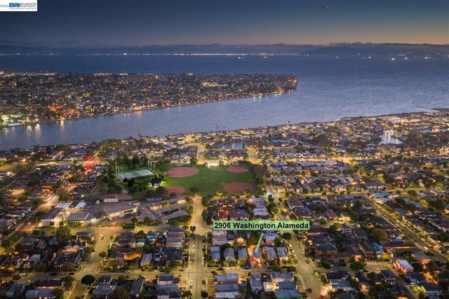 2906 Washington St, Alameda, CA 94501