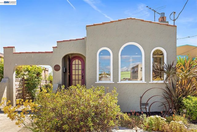 2906 Washington St, Alameda, CA 94501