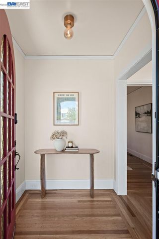 2906 Washington St, Alameda, CA 94501