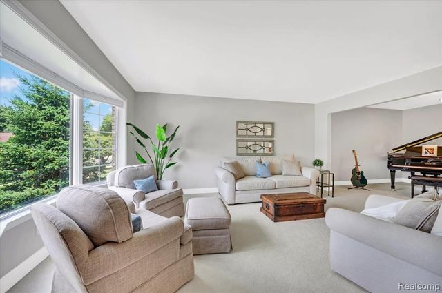 821 Box Canyon Court, Rochester Hills, MI 48309