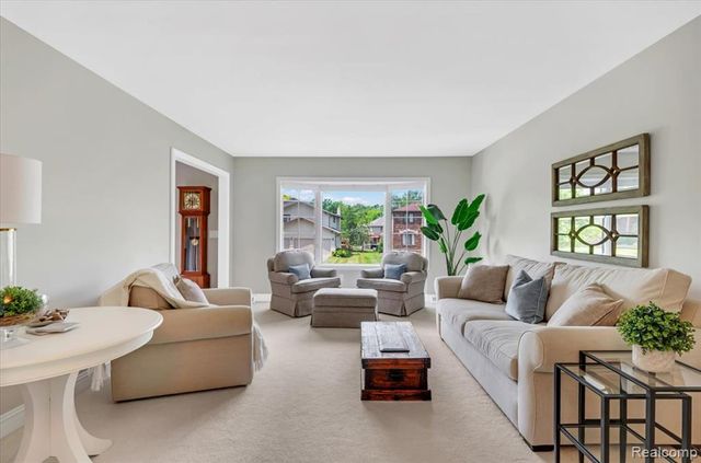 821 Box Canyon Court, Rochester Hills, MI 48309