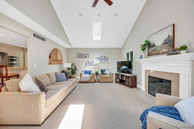 821 Box Canyon Court, Rochester Hills, MI 48309