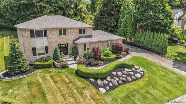 821 Box Canyon Court, Rochester Hills, MI 48309