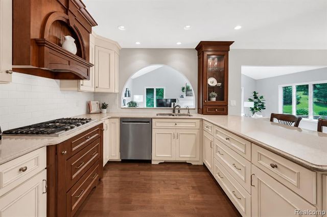 821 Box Canyon Court, Rochester Hills, MI 48309