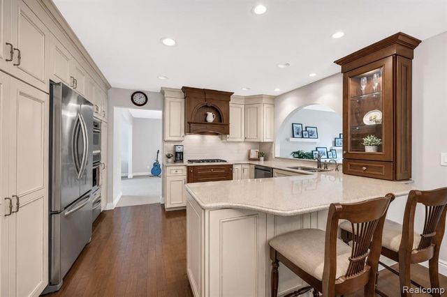 821 Box Canyon Court, Rochester Hills, MI 48309