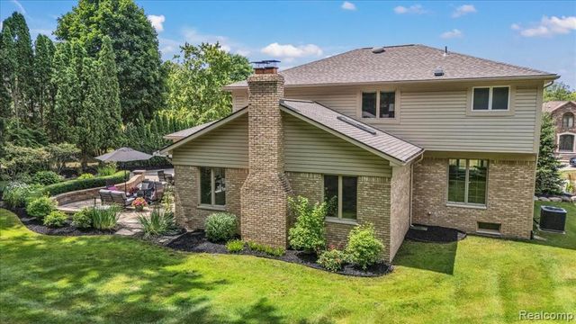 821 Box Canyon Court, Rochester Hills, MI 48309