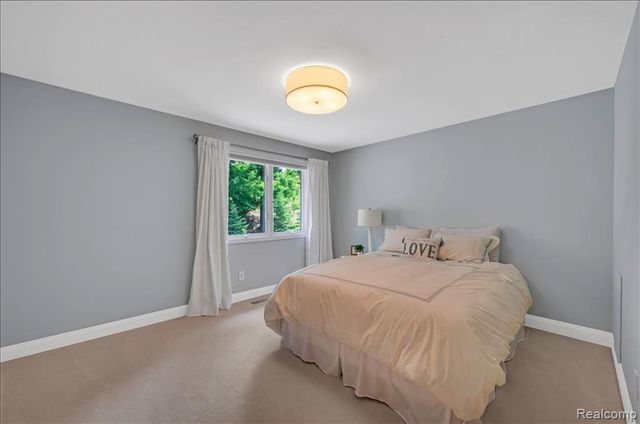 821 Box Canyon Court, Rochester Hills, MI 48309