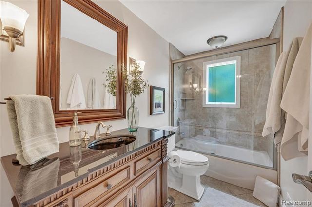 821 Box Canyon Court, Rochester Hills, MI 48309