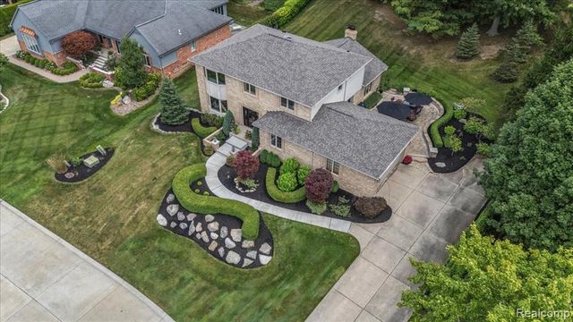 821 Box Canyon Court, Rochester Hills, MI 48309