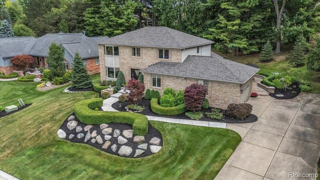 821 Box Canyon Court, Rochester Hills, MI 48309