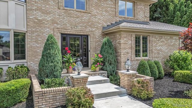 821 Box Canyon Court, Rochester Hills, MI 48309