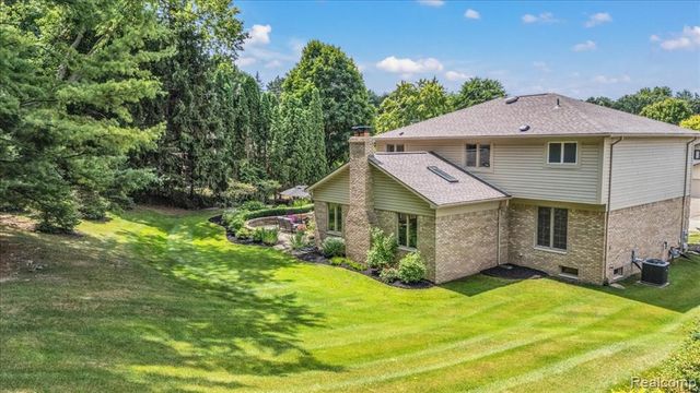 821 Box Canyon Court, Rochester Hills, MI 48309