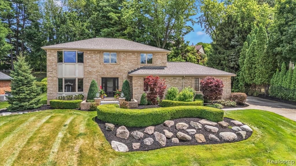 821 Box Canyon Court, Rochester Hills, MI 48309